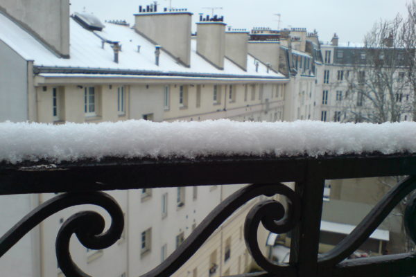 כאן שלג / קטנה פריזאית