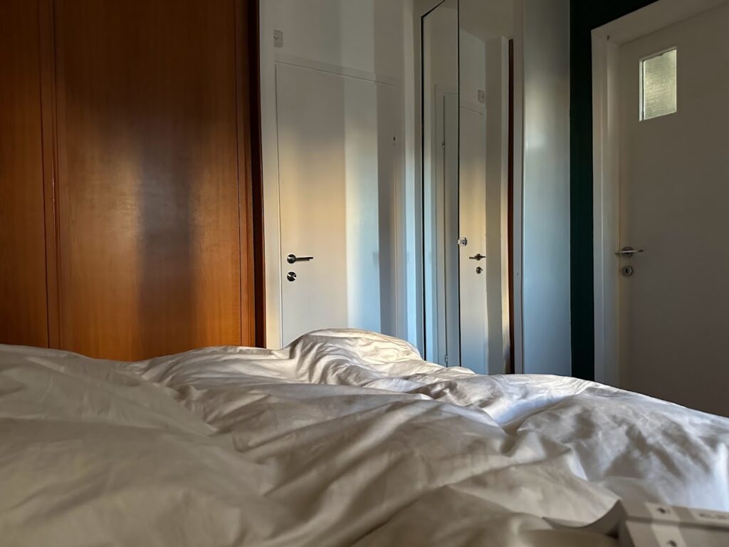 זה רק בוקר / גיא חג'ג'